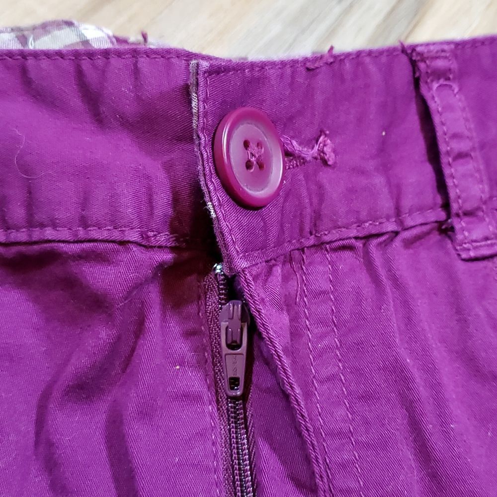 ☔️🔺️St. John's Bay Raspberry Shorts Size 6 - Picture 4 of 8